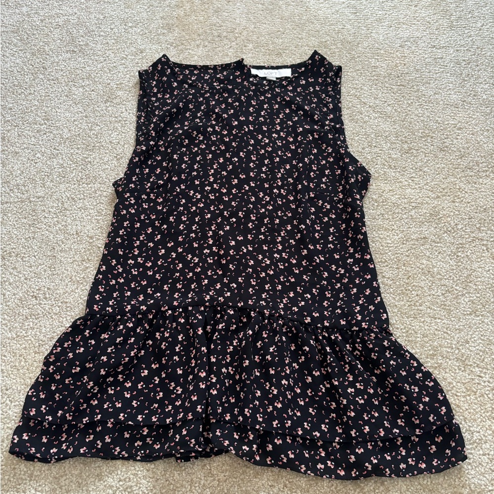 LOFT small women’s sleeveless flower top